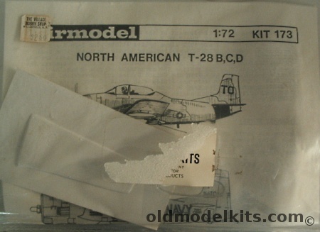 Airmodel 1/72 North American T-28B/T-28C/T-28D - Bagged, 173 plastic model kit